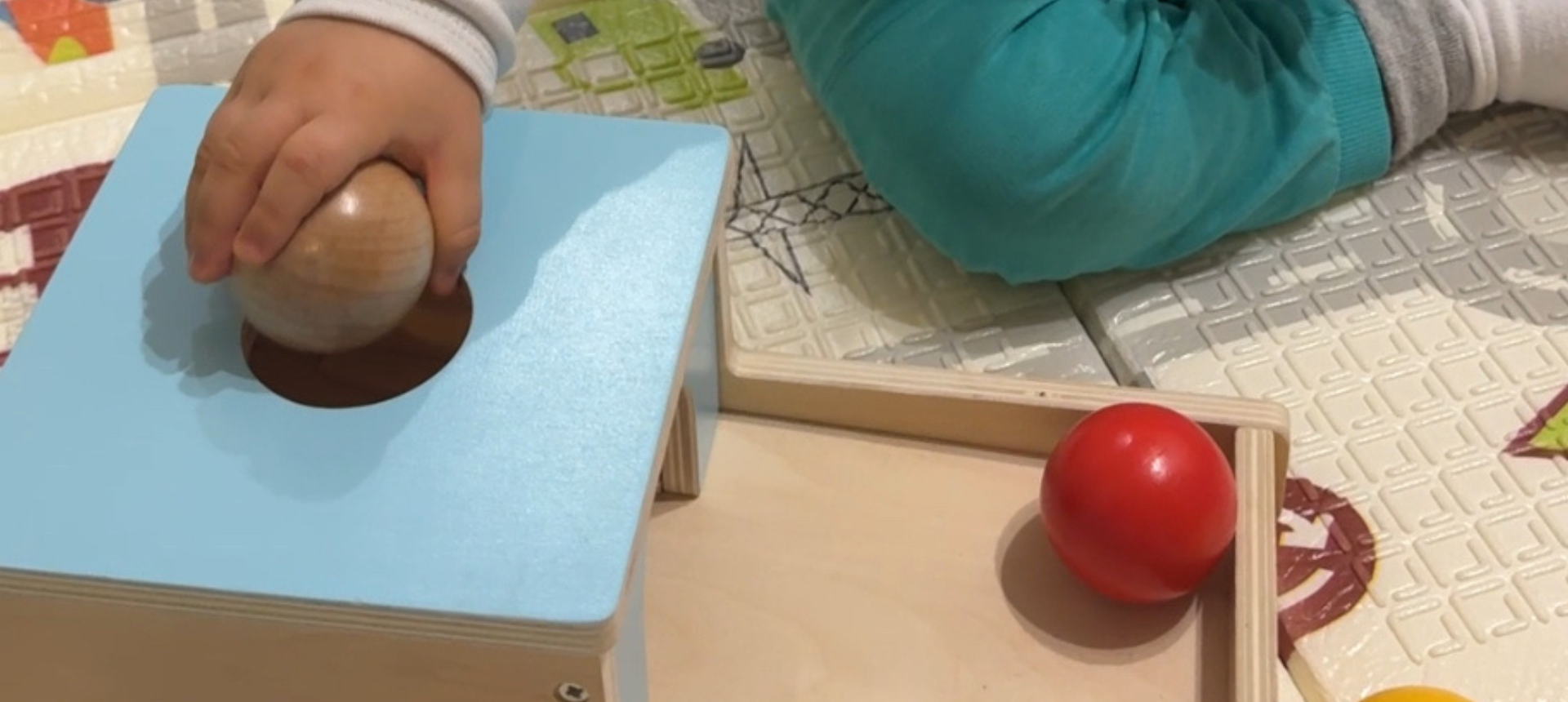 Образователни комплекти за игра от 0 до 12 месеца